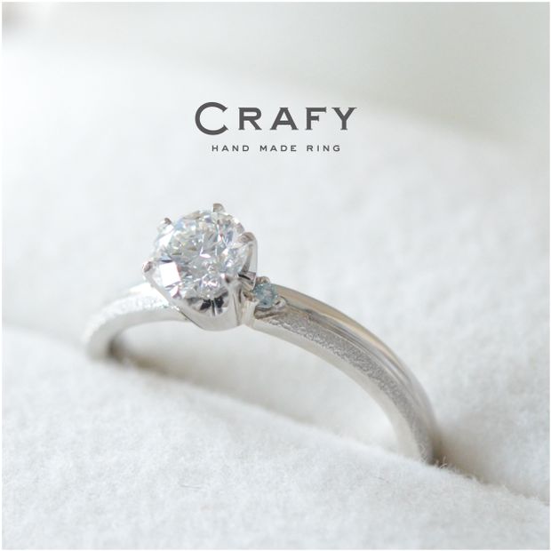 【CRAFY(クラフィ)】【手作りで想いを込める】王道！ダイヤ輝くサイドメレ入り手作り婚約指輪