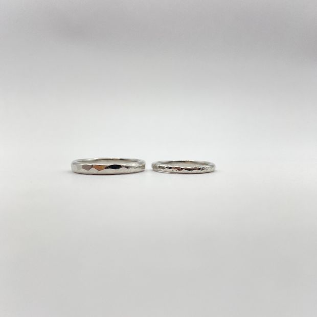 【Smith(工房スミス)】【隠れ家工房でつくる】鎚目の大きさで印象が変わるハンマー模様の結婚指輪