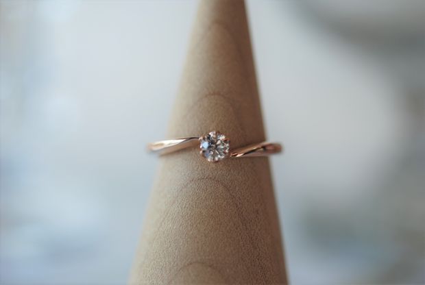 【Smith(工房スミス)】【隠れ家工房でつくる】ツイストラインが1粒ダイヤモンドを際立たせたエンゲージリング