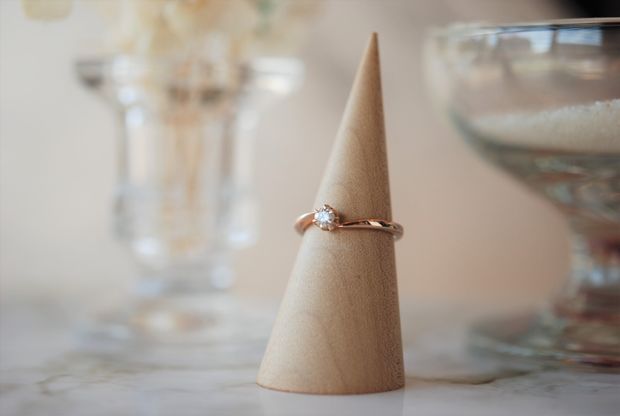 【Smith(工房スミス)】【隠れ家工房でつくる】ツイストラインが1粒ダイヤモンドを際立たせたエンゲージリング