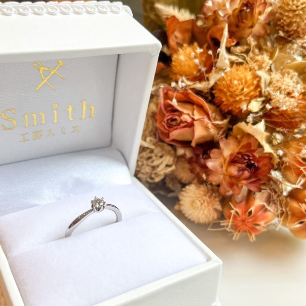 【Smith(工房スミス)】緩やかウェーブでシンプルを意識したエンゲージリング