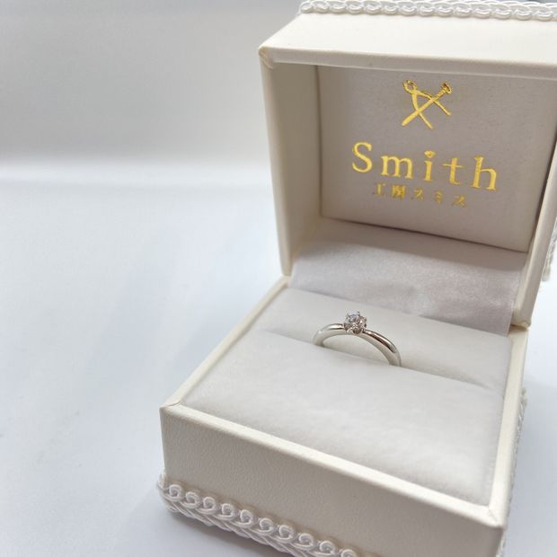 【Smith(工房スミス)】【隠れ家工房でつくる】トップに向かって絞りのある王道かつシンプルなテイストのエンゲージリング