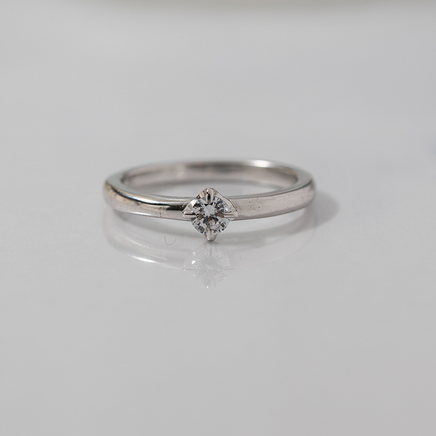 【Smith(工房スミス)】【オーダーメイド】シンプルストレートの4本爪ソリティアリング