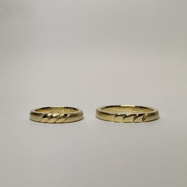 【Smith(工房スミス)】たてラインのアクセントがスタイリッシュな結婚指輪