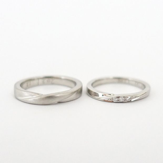 【Smith(工房スミス)】トップのデザイン性を目立たせた立体感のある結婚指輪