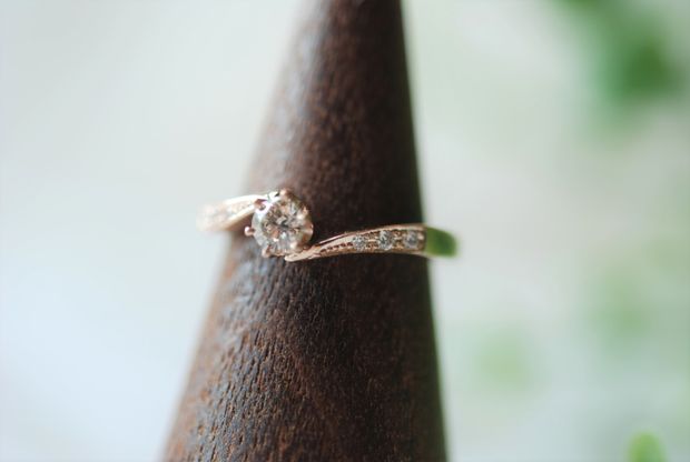 【Smith(工房スミス)】【隠れ家工房でつくる】メレダイヤで華やかさをプラスしたツイストエンゲージリング