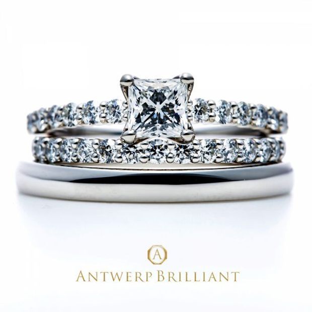 【BRIDGE ANTWERP BRILLIANT GALLERY(ブリッジ・アントワープ・ブリリアント・ギャラリー)】華やかでオシャレなプリンセスカットダイヤモンドをセッティングしたかわいい婚約指輪　&rdquo;D line Star&rdquo;D line Star&rdquo; Princess Cut Diamond Line Ring