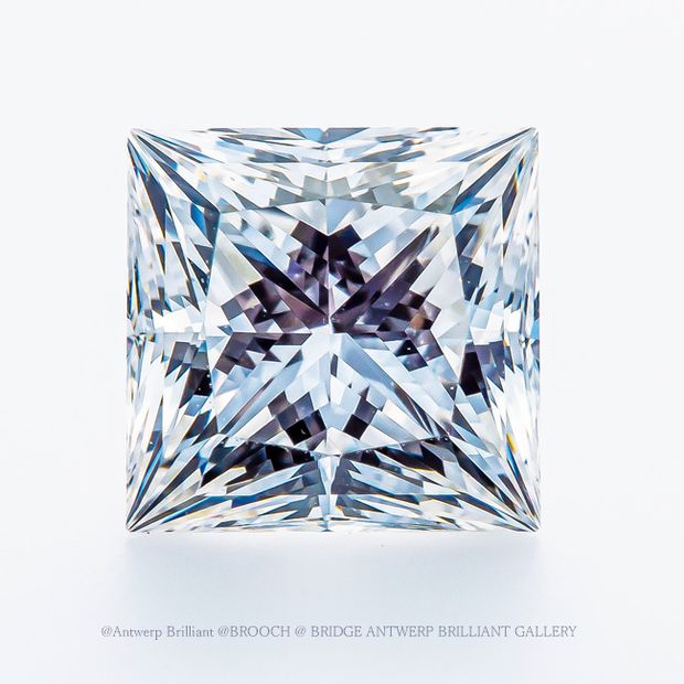 【BRIDGE ANTWERP BRILLIANT GALLERY(ブリッジ・アントワープ・ブリリアント・ギャラリー)】タイムレスな美しさ、トリプルエクセレントのプリンセスカットで作る婚約指輪　MAJESTY