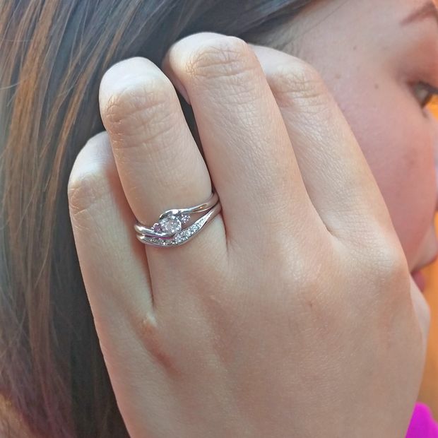 【BRIDGE ANTWERP BRILLIANT GALLERY(ブリッジ・アントワープ・ブリリアント・ギャラリー)】指が長く美しく見える、オシャレでかわいいダイヤモンドラインリングROSE DEW ライオンの橋