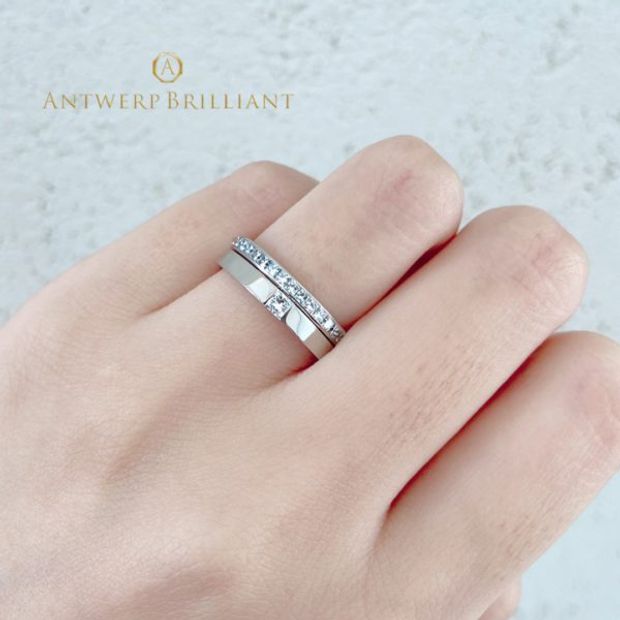 【BRIDGE ANTWERP BRILLIANT GALLERY(ブリッジ・アントワープ・ブリリアント・ギャラリー)】オシャレでかわいいハーフエタニティはプリンセスカットダイヤモンドの結婚指輪が　Star Ray