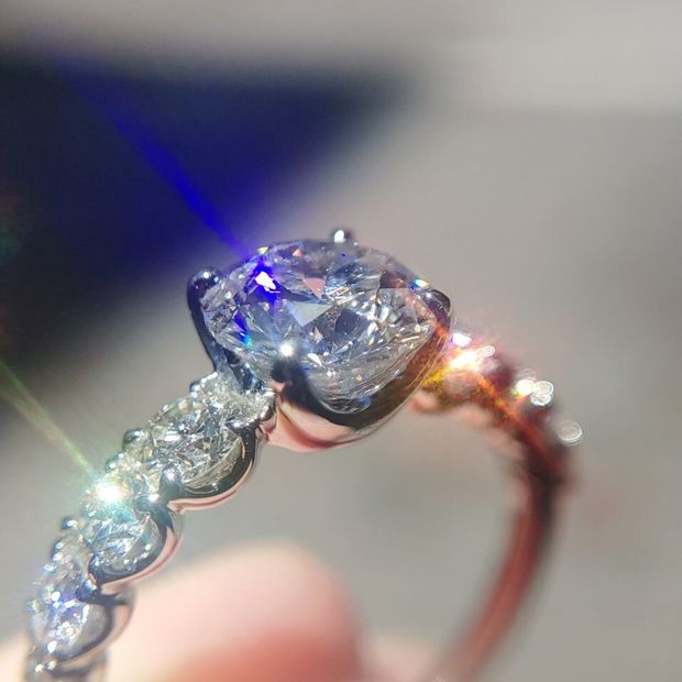 【BRIDGE ANTWERP BRILLIANT GALLERY(ブリッジ・アントワープ・ブリリアント・ギャラリー)】天然アフリカ産のダイヤモンドを使用したエタニティリングD line Star