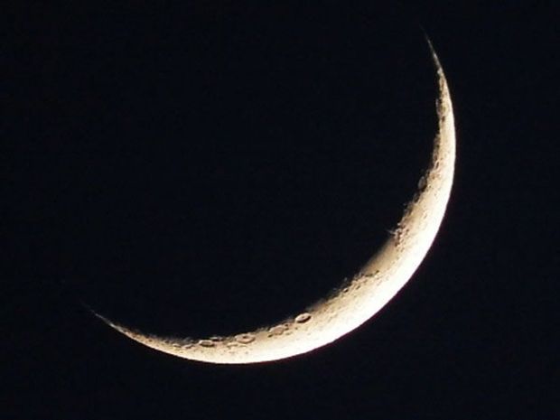 【BRIDGE ANTWERP BRILLIANT GALLERY(ブリッジ・アントワープ・ブリリアント・ギャラリー)】オシャレなV字ラインが人気のかわいい婚約指輪　New Moon 月の導き