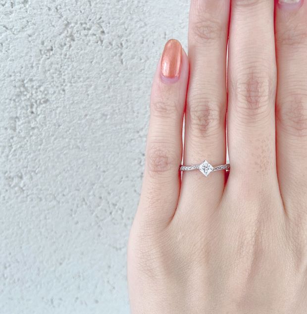 【BRIDGE ANTWERP BRILLIANT GALLERY(ブリッジ・アントワープ・ブリリアント・ギャラリー)】&rdquo;Lightning&rdquo; Side wave line Diamond Ring &rdquo;ライトニング&rdquo; ダイヤモンド サイド ウエーヴ ライン リング