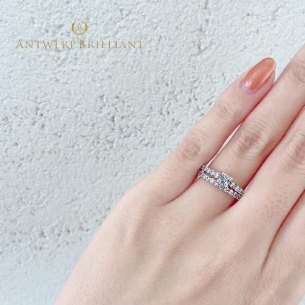 【BRIDGE ANTWERP BRILLIANT GALLERY(ブリッジ・アントワープ・ブリリアント・ギャラリー)】華やかでオシャレなプリンセスカットダイヤモンドをセッティングしたかわいい婚約指輪　&rdquo;D line Star&rdquo;D line Star&rdquo; Princess Cut Diamond Line Ring