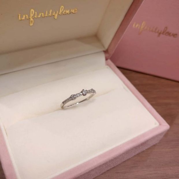 【BRIDGE ANTWERP BRILLIANT GALLERY(ブリッジ・アントワープ・ブリリアント・ギャラリー)】デザインされた３ピースが、オシャレで可愛いハーフエタニティリングfuture