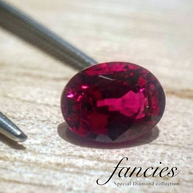 【BRIDGE ANTWERP BRILLIANT GALLERY(ブリッジ・アントワープ・ブリリアント・ギャラリー)】美しいピジョンブラッドルビー＆ダイヤモンドの婚約指輪