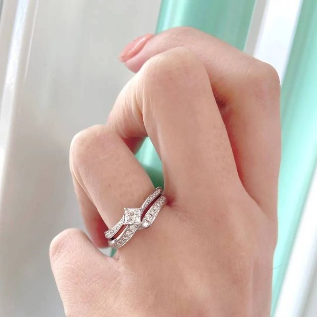 【BRIDGE ANTWERP BRILLIANT GALLERY(ブリッジ・アントワープ・ブリリアント・ギャラリー)】&rdquo;Lightning&rdquo; Side wave line Diamond Ring &rdquo;ライトニング&rdquo; ダイヤモンド サイド ウエーヴ ライン リング