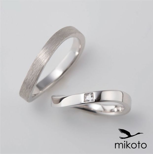 【鶴(mikoto)】【18MA-006a】プリンセスカットのダイヤモンドをあしらった結婚指輪