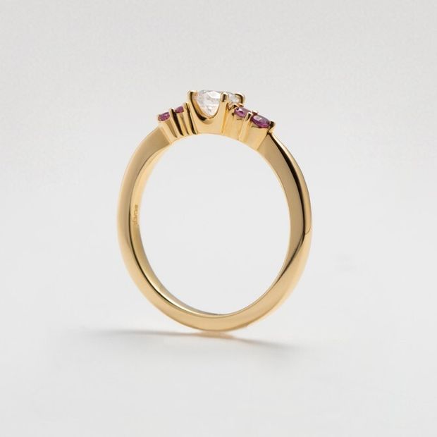 【鶴(mikoto)】【18EN-008】誕生石をあしらったイエローゴールドの婚約指輪