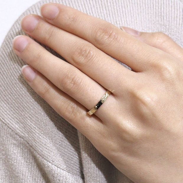 【鶴(mikoto)】【18TE-007（鍛造）】平打ちのフォルムに光沢の鎚目を施した鍛造製法の結婚指輪