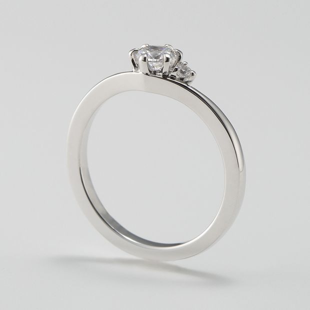 【鶴(mikoto)】【22EN-024】細くシェイプされたフォルムのシンプルな婚約指輪