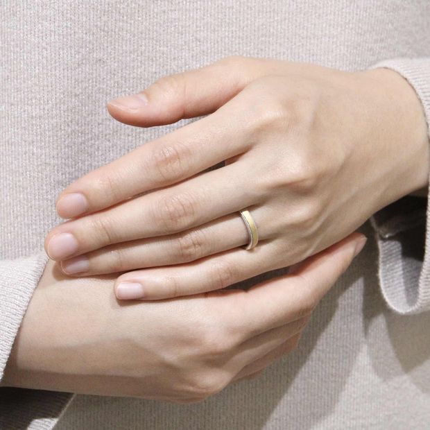 【鶴(mikoto)】【18MA-018b】2色づかいが楽しめる個性的な結婚指輪