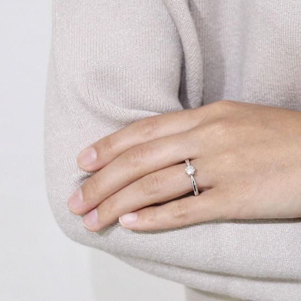 【鶴(mikoto)】【20EN-014】くびれたフォルムが美しいミルグレインの婚約指輪