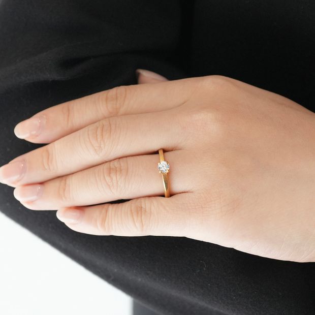 【鶴(mikoto)】【25EN-032】マットゴールドの4本爪の婚約指輪