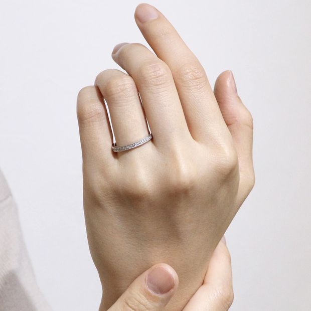 【鶴(mikoto)】【18MA-003c】繊細なミルグレインをあしらったエタニティタイプの婚約指輪