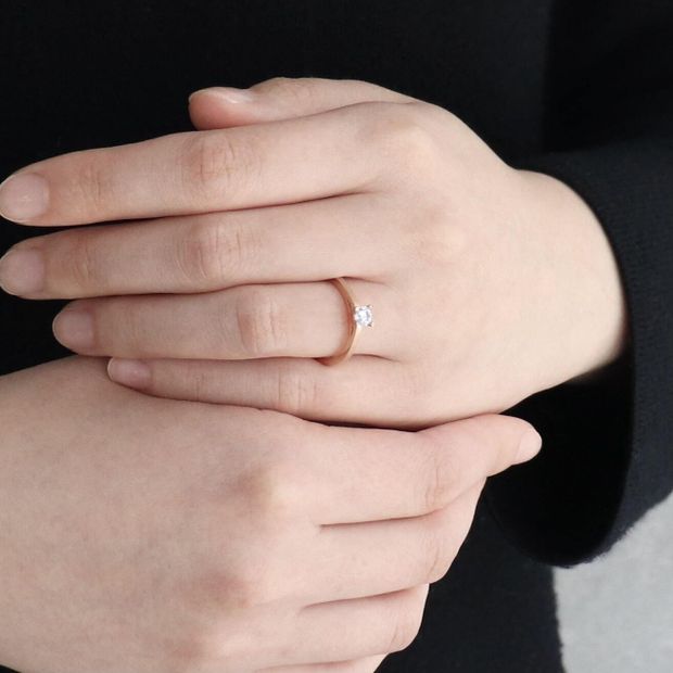 【鶴(mikoto)】【18EN-004a】マット加工を施した4本爪の婚約指輪