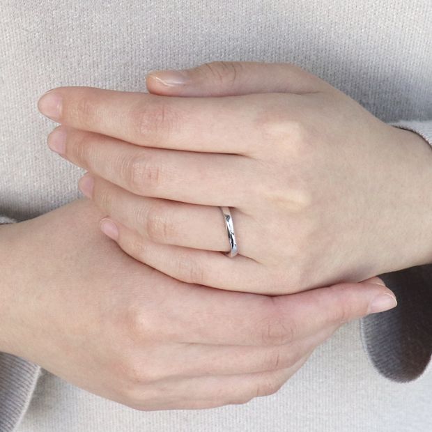【鶴(mikoto)】【18MA-019】優しいひねりが指に馴染むシンプルな結婚指輪