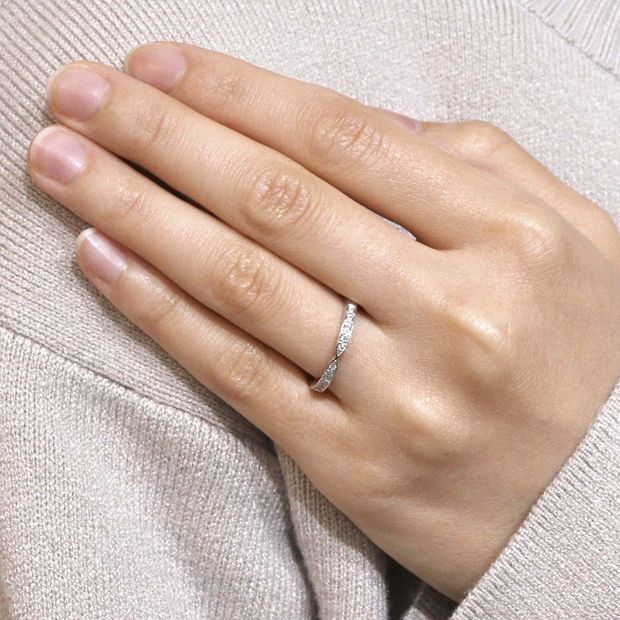 【鶴(mikoto)】【19MA-028a】重ねづけにぴったりのリボンフォルムの婚約指輪