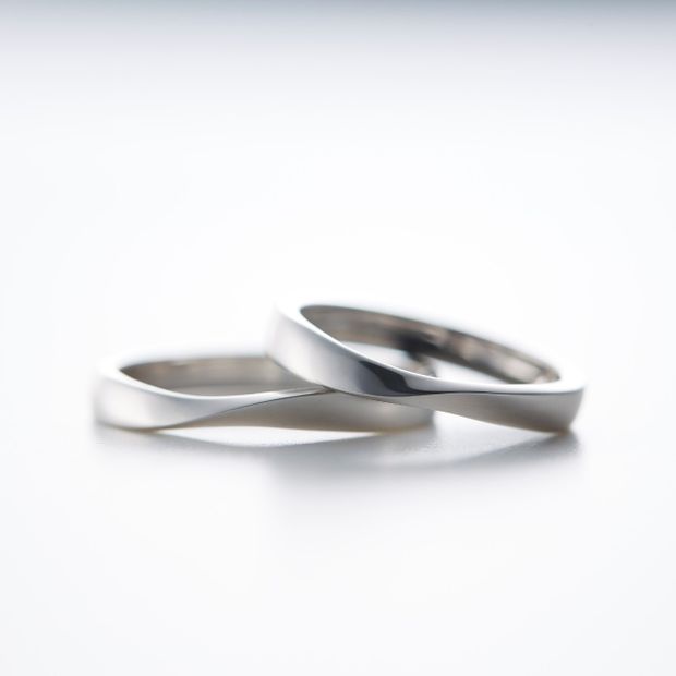 【鶴(mikoto)】【18MA-010】メビウスデザインのプラチナの結婚指輪