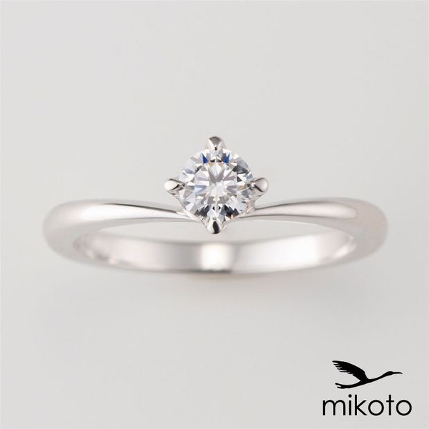 【鶴(mikoto)】【20EN-016】1粒のダイヤモンドを雫のように見立てたV字の婚約指輪
