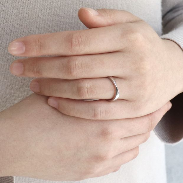 【鶴(mikoto)】【18MA-010】メビウスデザインのプラチナの結婚指輪