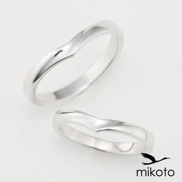 【鶴(mikoto)】【18MA-018】緩やかにさがるV字の形が手元を優雅にみせてくれる結婚指輪