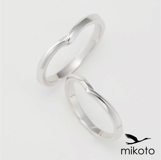 【鶴(mikoto)】【18MA-021】おふたりが手をつないだような寄り添う姿をイメージした結婚指輪