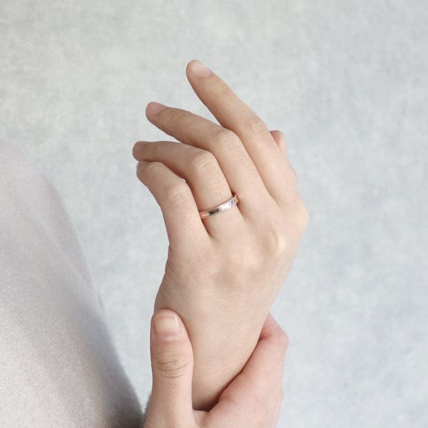 【鶴(mikoto)】【18TE-004】ミルグレインをあしらった平打ちストレートのカジュアルな結婚指輪