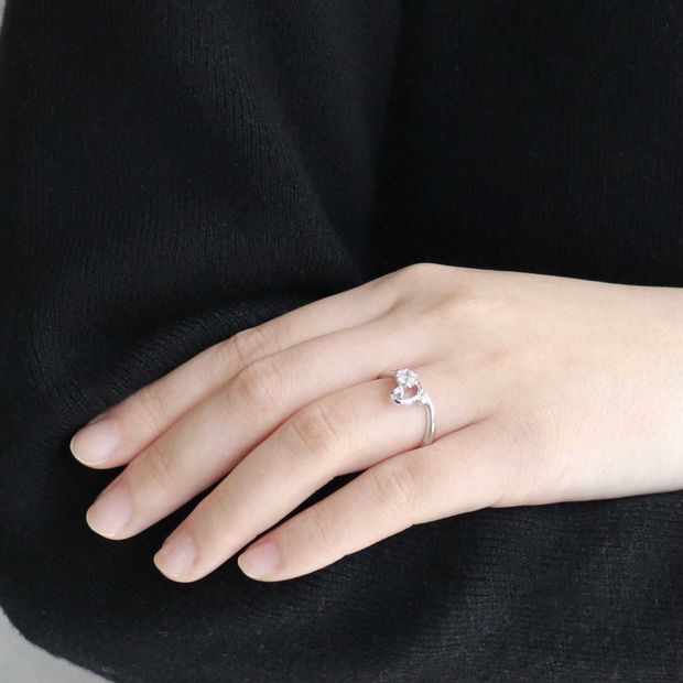 【鶴(mikoto)】【19EN-010】有機的なカーブが華やかな手元を演出してくれる婚約指輪