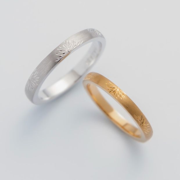 【鶴(mikoto)】【21TE-037】夜空に咲き乱れる花火を力強い和彫りで表現した結婚指輪