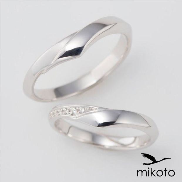 【鶴(mikoto)】【18MA-023】着物の帯をイメージしてデザインした幅広V字の結婚指輪