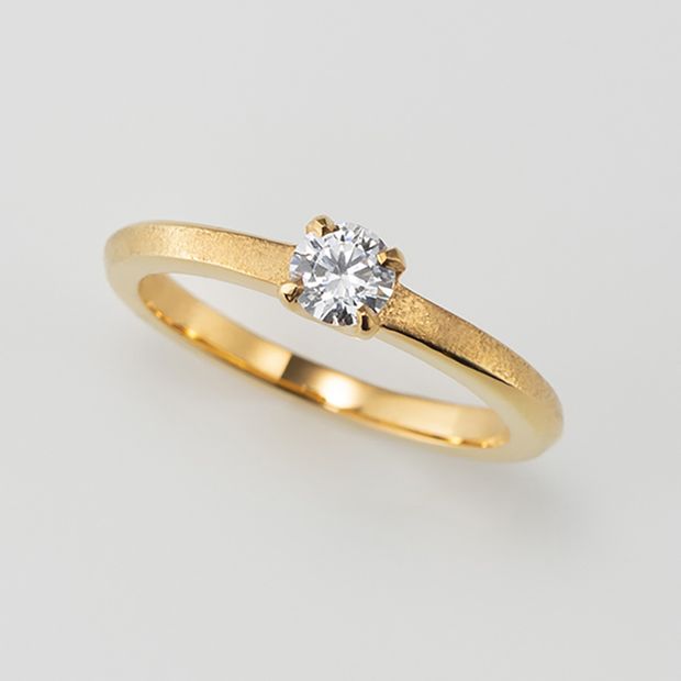 【鶴(mikoto)】【25EN-032】マットゴールドの4本爪の婚約指輪