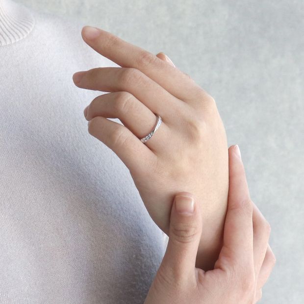 【鶴(mikoto)】【18MA-010a】重ね付けにぴったりなウェーブデザインの結婚指輪