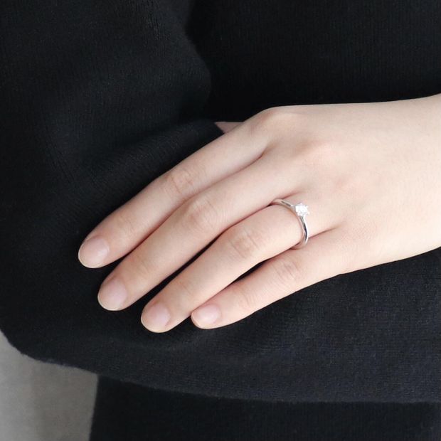 【鶴(mikoto)】【18EN-003】シルエットが美しいソリテールのシンプルな婚約指輪