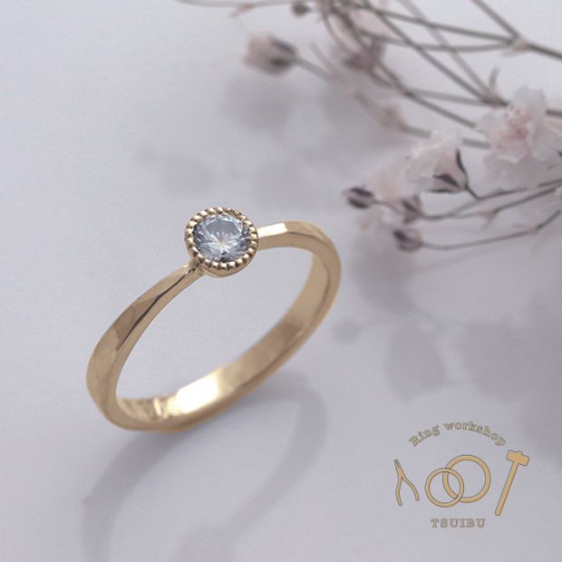 【ついぶ工房】【想いを込めた手作り婚約指輪】K18イエローゴールド・槌目型・覆輪（ミルグレイン）・鏡面仕上げ