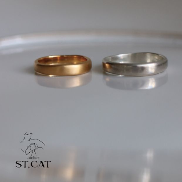 【atelier ST, CAT(アトリエ エスティーキャット)】さざ波のようにシンプルな中に、抽象的な歪みをもたせたデザイン【オーダー結婚指輪】B&oslash;lge