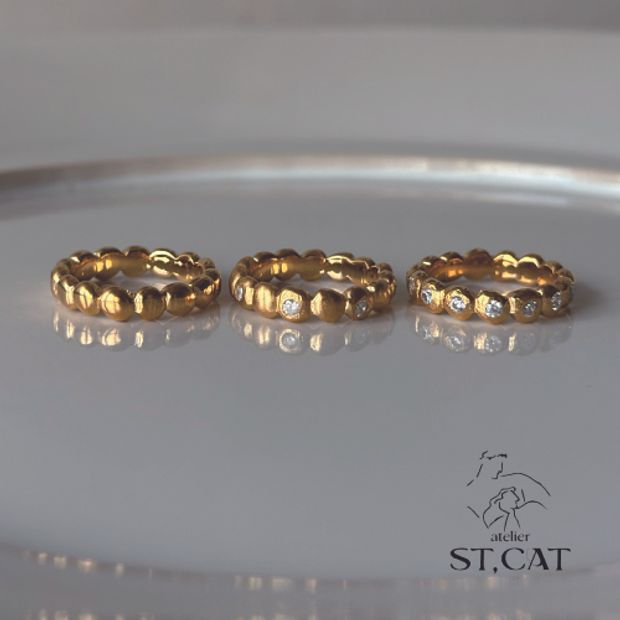 【atelier ST, CAT(アトリエ エスティーキャット)】不規則な上下の動きがある年齢問わず着けられる愛らしい一本【オーダー結婚指輪】Sphere