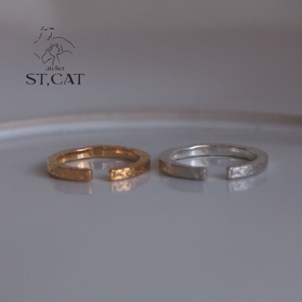 【atelier ST, CAT(アトリエ エスティーキャット)】角のあるシルエットに、ラフなテクスチャー【オーダー結婚指輪】Surrealism
