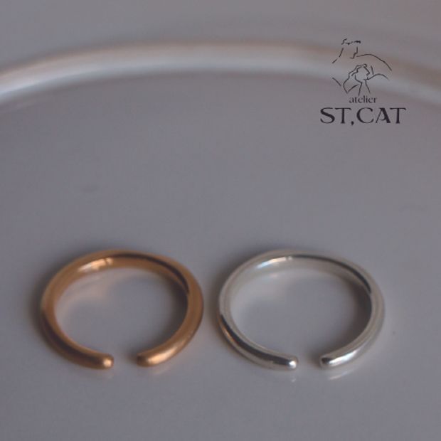 【atelier ST, CAT(アトリエ エスティーキャット)】両端が見つめ合う構築的フォルム【オーダー結婚指輪】Embrace