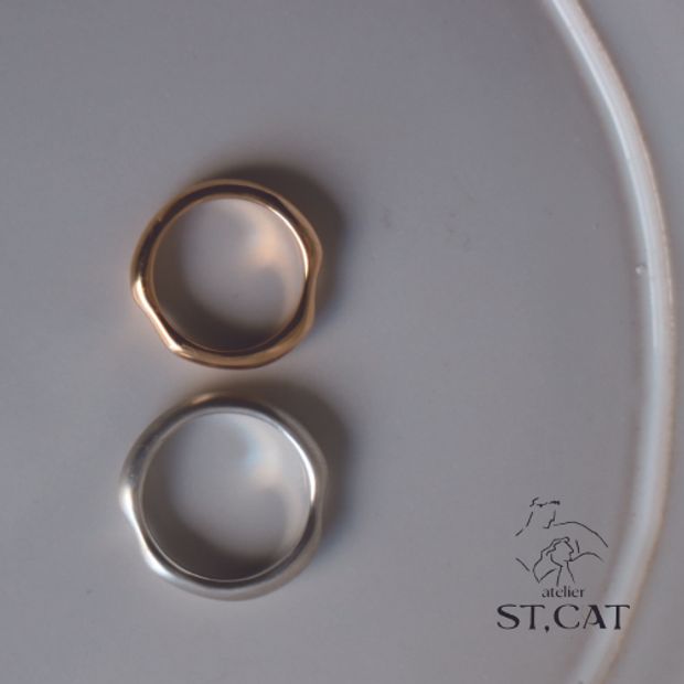 【atelier ST, CAT(アトリエ エスティーキャット)】裸婦の彫刻を彷彿とさせる、麗しい厚み。【オーダー結婚指輪】Loop
